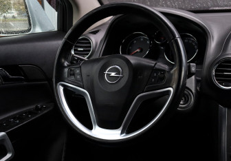 Подержанный автомобиль Opel Antara 2013 года (13 фото)