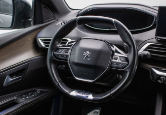 Подержанный автомобиль Peugeot 3008 2021 года (15 фото)