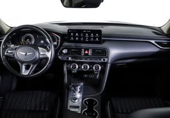 Подержанный автомобиль Genesis G70 2021 года (12 фото)