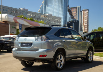 Подержанный автомобиль Lexus RX 2007 года (4 фото)