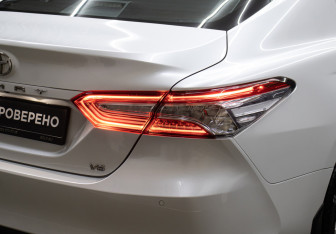 Подержанный автомобиль Toyota Camry Sedan 2018 года (24 фото)