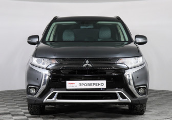 Подержанный автомобиль Mitsubishi Outlander 2021 года (2 фото)