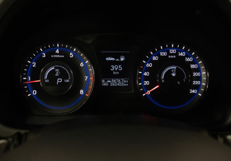 Подержанный автомобиль Hyundai i40 Sedan 2012 года (12 фото)