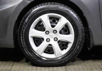 Подержанный автомобиль Hyundai Solaris Hatchback 2012 года (21 фото)