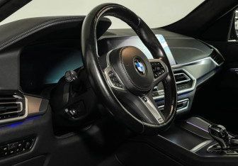 Подержанный автомобиль BMW X6 2022 года (12 фото)