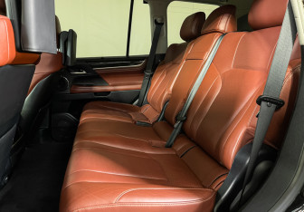 Подержанный автомобиль Lexus LX 2021 года (10 фото)