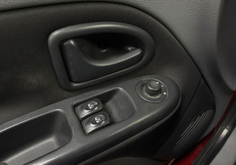 Подержанный автомобиль Renault Symbol 2007 года (19 фото)