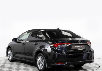 Подержанный автомобиль Toyota Corolla Sedan 2019 года (5 фото)