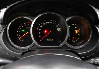 Подержанный автомобиль Suzuki Grand Vitara 2005 года (13 фото)