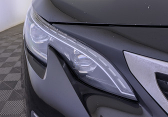 Подержанный автомобиль Peugeot 5008 Suv 2018 года (11 фото)