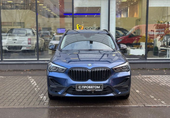 Подержанный автомобиль BMW X1 2021 года (2 фото)