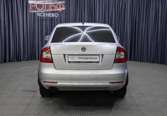 Подержанный автомобиль Skoda Octavia Liftback 2012 года (6 фото)