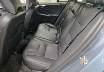 Подержанный автомобиль Volvo V60 Cross Country 2018 года (18 фото)