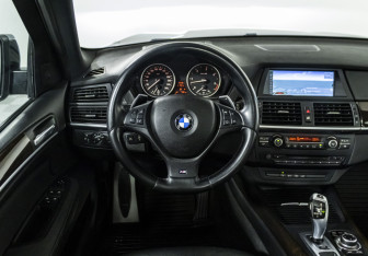 Подержанный автомобиль BMW X5 2013 года (13 фото)