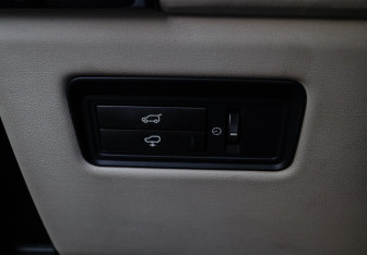 Подержанный автомобиль Land Rover Range Rover 2013 года (17 фото)