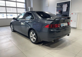 Подержанный автомобиль Honda Accord Sedan 2004 года (6 фото)