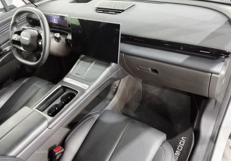 Подержанный автомобиль Omoda C7 2024 года (10 фото)