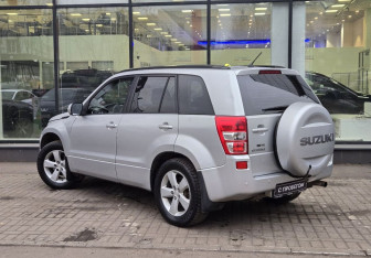 Подержанный автомобиль Suzuki Grand Vitara 2008 года (6 фото)