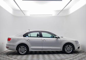 Подержанный автомобиль Volkswagen Jetta Sedan 2014 года (4 фото)