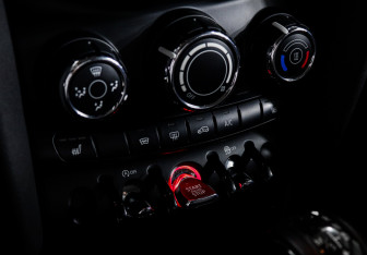 Подержанный автомобиль MINI Hatch 2017 года (4 фото)