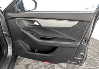 Подержанный автомобиль Москвич 6 2024 года (24 фото)