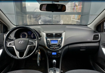 Подержанный автомобиль Hyundai Solaris Hatchback 2013 года (11 фото)