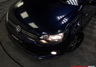 Подержанный автомобиль Volkswagen Polo Sedan 2011 года (19 фото)