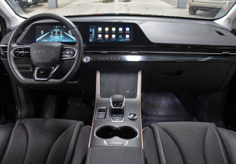 Подержанный автомобиль Omoda C5 2024 года (14 фото)