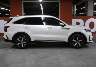 Подержанный автомобиль Kia Sorento 2022 года (4 фото)
