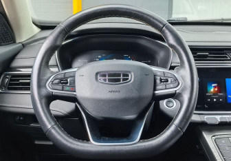 Подержанный автомобиль Geely Atlas Pro 2021 года (15 фото)