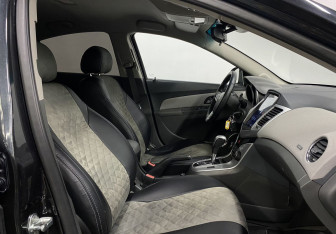 Подержанный автомобиль Chevrolet Cruze Sedan 2010 года (19 фото)
