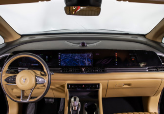 Подержанный автомобиль Voyah Dream 2023 года (13 фото)