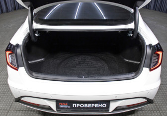 Подержанный автомобиль Hyundai Sonata 2021 года (10 фото)