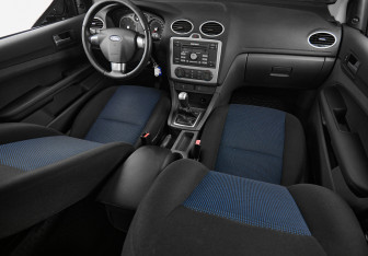 Подержанный автомобиль Ford Focus Wagon 2006 года (16 фото)