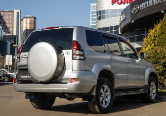 Подержанный автомобиль Toyota Land Cruiser Prado 2007 года (4 фото)