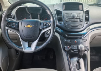 Подержанный автомобиль Chevrolet Orlando 2013 года (15 фото)