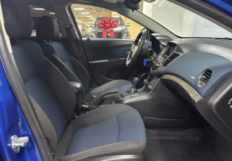 Подержанный автомобиль Chevrolet Cruze Sedan 2011 года (10 фото)