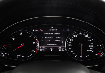Подержанный автомобиль Audi Q7 2017 года (11 фото)