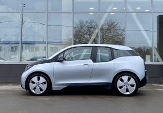 Подержанный автомобиль BMW i3 2017 года (8 фото)