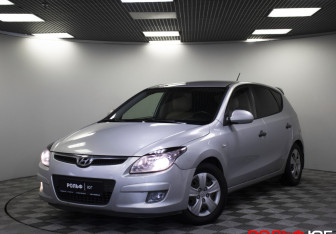 Подержанный автомобиль Hyundai i30 Hatchback 2010 года (19 фото)