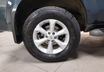 Подержанный автомобиль Nissan Pathfinder 2008 года (9 фото)