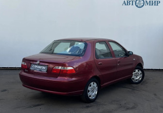 Подержанный автомобиль Fiat Albea 2011 года (5 фото)