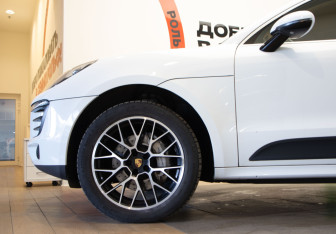 Подержанный автомобиль Porsche Macan 2014 года (33 фото)
