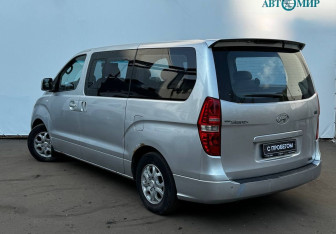 Подержанный автомобиль Hyundai Grand Starex 2010 года (6 фото)