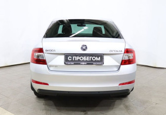 Подержанный автомобиль Skoda Octavia Liftback 2016 года (5 фото)