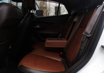 Подержанный автомобиль Opel Mokka 2013 года (10 фото)