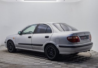 Подержанный автомобиль Nissan Almera Sedan 2002 года (3 фото)
