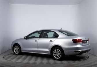 Подержанный автомобиль Volkswagen Jetta Sedan 2012 года (7 фото)