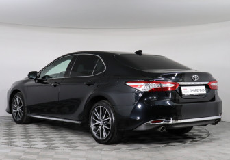 Подержанный автомобиль Toyota Camry Sedan 2024 года (7 фото)