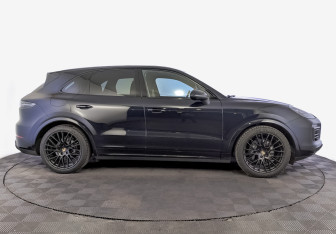 Подержанный автомобиль Porsche Cayenne 2023 года (4 фото)